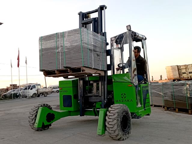 Truck Mounted Forklift MF25D Gallery