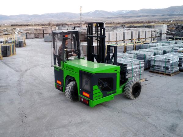 Truck Mounted Forklift MF25D Gallery
