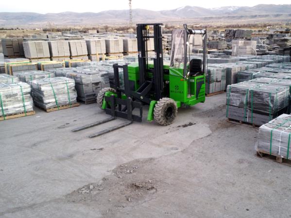 Truck Mounted Forklift MF25D Gallery